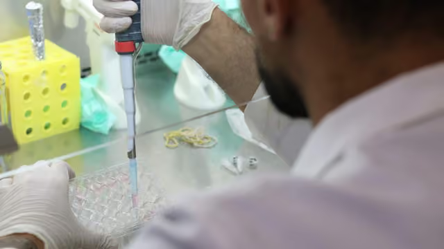 Pesquisa dermatológica em laboratório